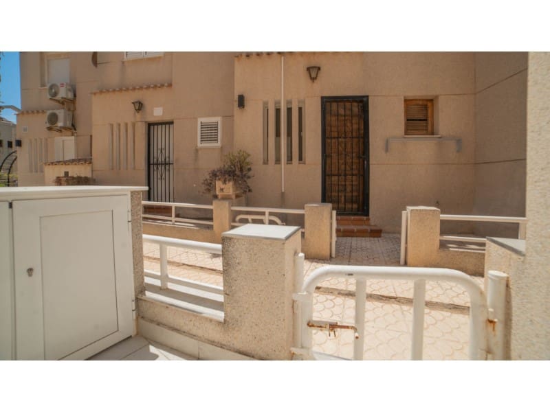 3 makuuhuone Omakotitalo myytävänä paikassa Torrevieja - 319 000 € (Ref: 9994351)