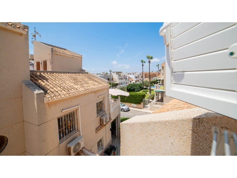 3 makuuhuone Omakotitalo myytävänä paikassa Torrevieja - 319 000 € (Ref: 9994351)