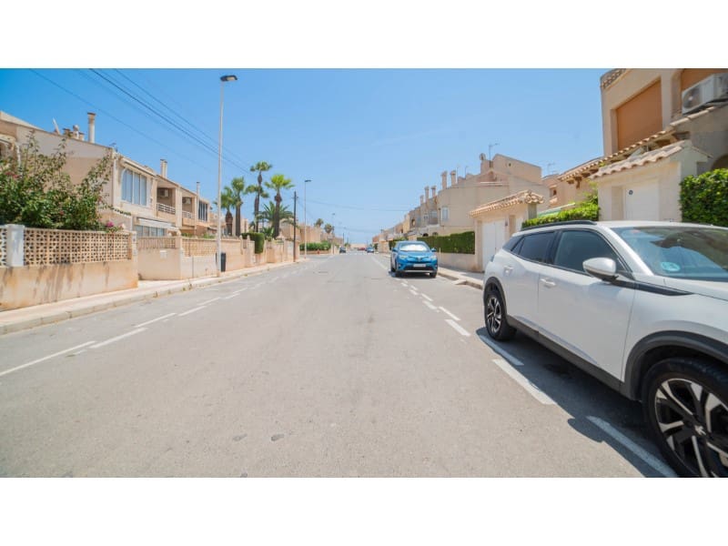 3 makuuhuone Omakotitalo myytävänä paikassa Torrevieja - 319 000 € (Ref: 9994351)