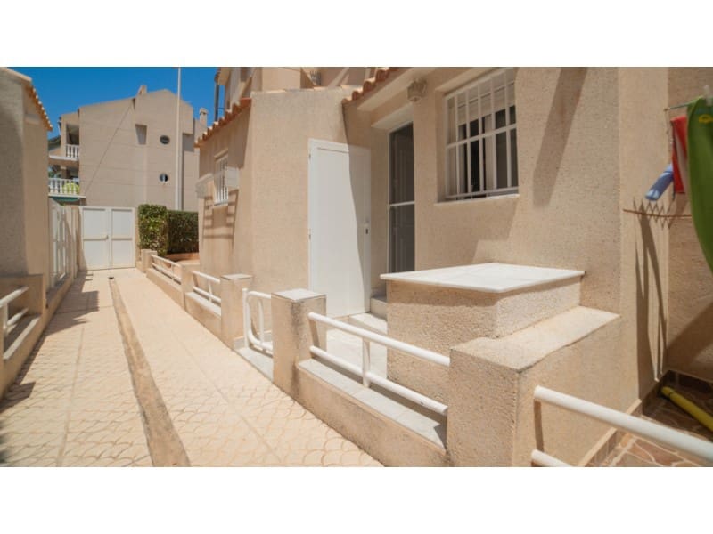 3 makuuhuone Omakotitalo myytävänä paikassa Torrevieja - 319 000 € (Ref: 9994351)