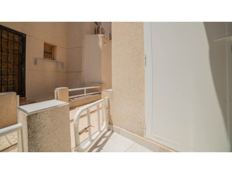 3 makuuhuone Omakotitalo myytävänä paikassa Torrevieja - 319 000 € (Ref: 9994351)