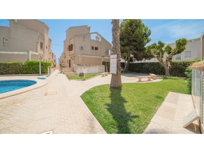 3 makuuhuone Omakotitalo myytävänä paikassa Torrevieja - 319 000 € (Ref: 9994351)