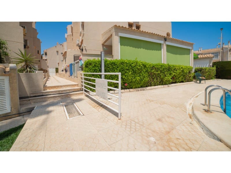 3 makuuhuone Omakotitalo myytävänä paikassa Torrevieja - 319 000 € (Ref: 9994351)