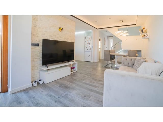 3 soverom Hus til salgs i Aguas Nuevas, Torrevieja med svømmebasseng - € 299 000 (Ref: 9994352)