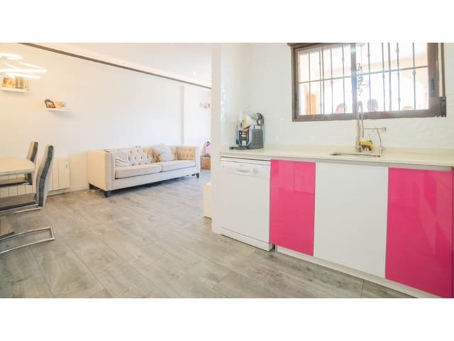 3 soverom Hus til salgs i Aguas Nuevas, Torrevieja med svømmebasseng - € 299 000 (Ref: 9994352)