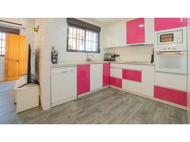 3 soverom Hus til salgs i Aguas Nuevas, Torrevieja med svømmebasseng - € 299 000 (Ref: 9994352)