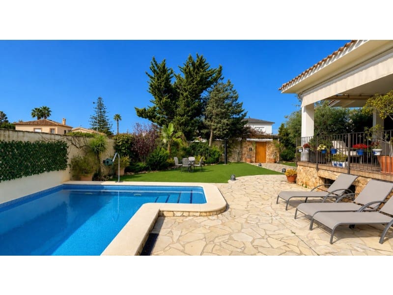 7 slaapkamer Villa te koop in Campoamor met zwembad garage - € 1.290.000 (Ref: 9994353)