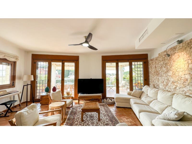 7 slaapkamer Villa te koop in Campoamor met zwembad garage - € 1.290.000 (Ref: 9994353)