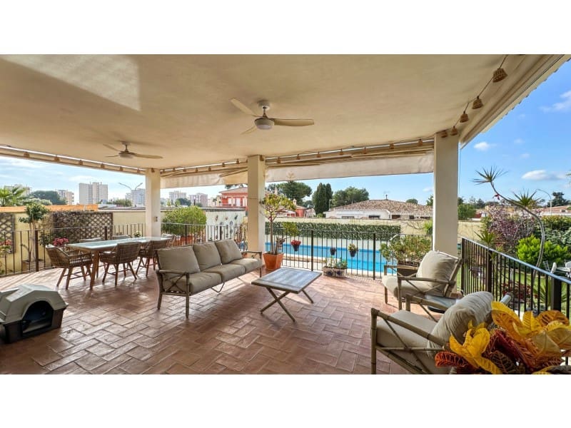 7 slaapkamer Villa te koop in Campoamor met zwembad garage - € 1.290.000 (Ref: 9994353)
