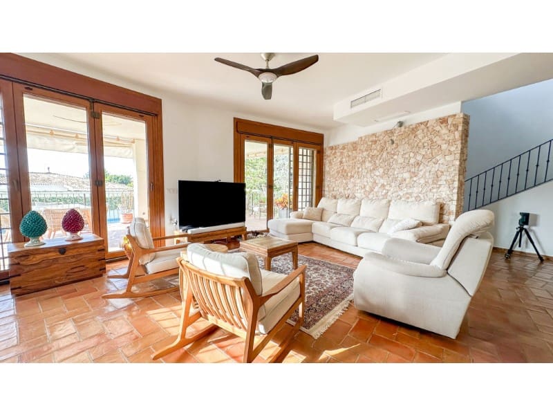 7 slaapkamer Villa te koop in Campoamor met zwembad garage - € 1.290.000 (Ref: 9994353)