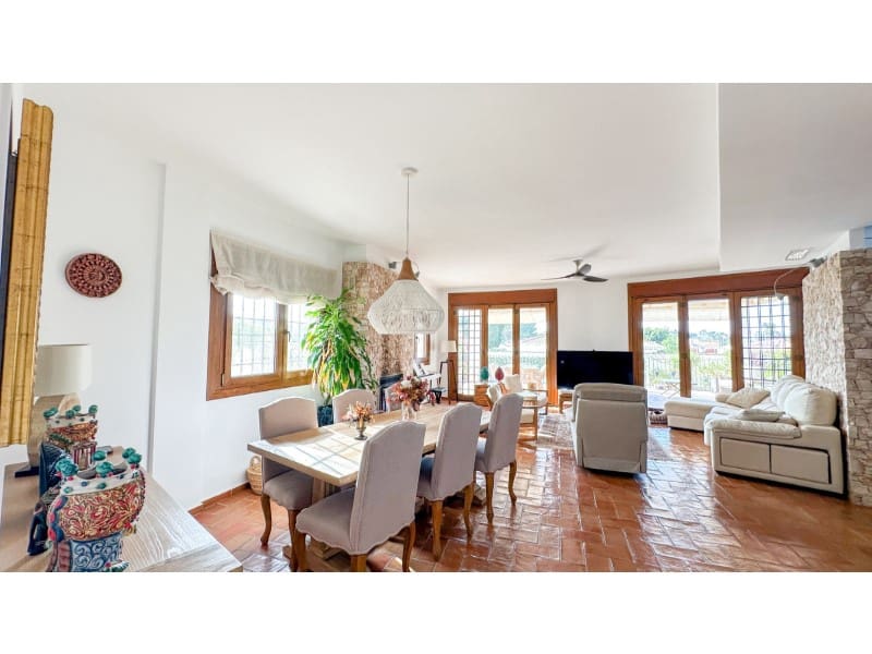7 slaapkamer Villa te koop in Campoamor met zwembad garage - € 1.290.000 (Ref: 9994353)
