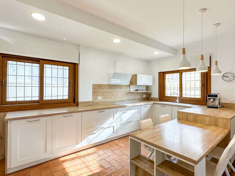 7 slaapkamer Villa te koop in Campoamor met zwembad garage - € 1.290.000 (Ref: 9994353)