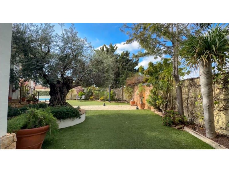 7 slaapkamer Villa te koop in Campoamor met zwembad garage - € 1.290.000 (Ref: 9994353)