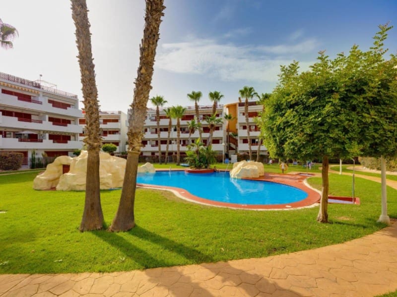 2 soveværelse Lejlighed til salg i Playa Flamenca med swimmingpool - € 194.969 (Ref: 9996852)