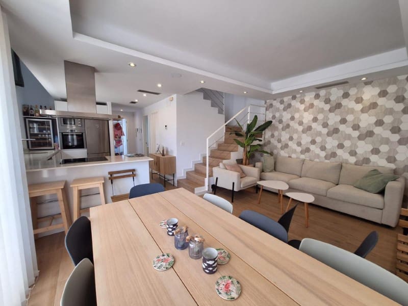 Chalet de 3 habitaciones en Torrevieja en venta con piscina - 423.000 € (Ref: 9996855)
