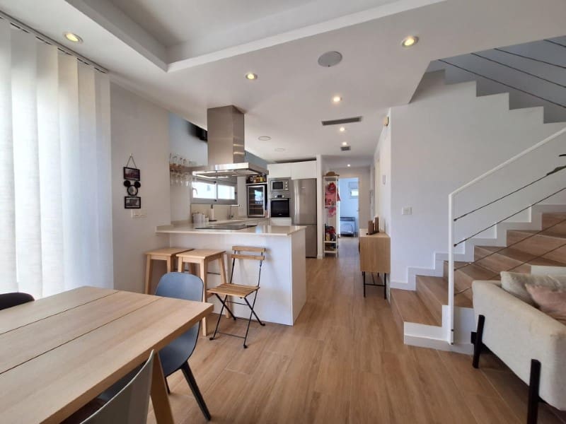 Chalet de 3 habitaciones en Torrevieja en venta con piscina - 423.000 € (Ref: 9996855)