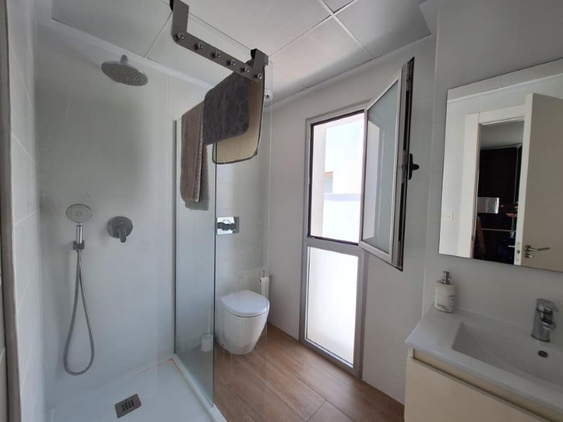 Chalet de 3 habitaciones en Torrevieja en venta con piscina - 423.000 € (Ref: 9996855)