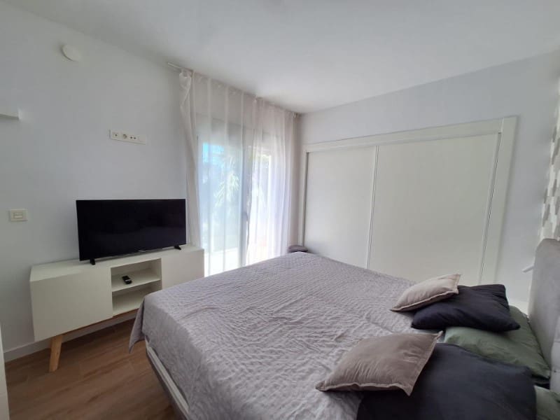 Chalet de 3 habitaciones en Torrevieja en venta con piscina - 423.000 € (Ref: 9996855)