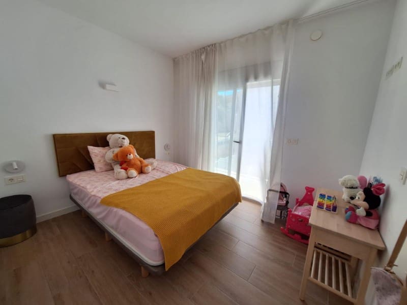 Chalet de 3 habitaciones en Torrevieja en venta con piscina - 423.000 € (Ref: 9996855)