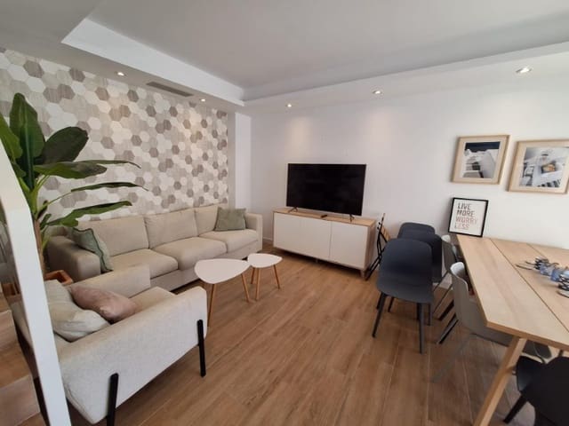 Chalet de 3 habitaciones en Aguas Nuevas, Torrevieja en venta con piscina - 423.000 € (Ref: 9996855)