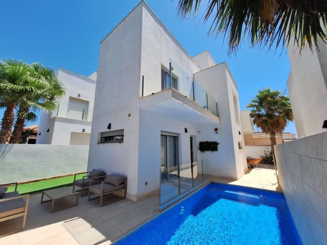 Chalet de 3 habitaciones en Aguas Nuevas, Torrevieja en venta con piscina - 423.000 € (Ref: 9996855)