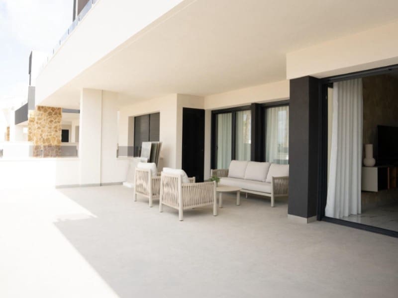 2 bedroom Bungalow for sale in Rojales with pool - € 314,000 (Ref: 9998526)