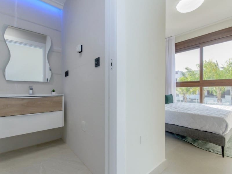 3 Zimmer Bungalow zu verkaufen in Torrevieja mit Pool - 330.000 € (Ref: 9998528)