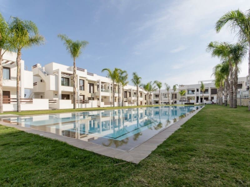 3 Zimmer Bungalow zu verkaufen in Torrevieja mit Pool - 330.000 € (Ref: 9998528)