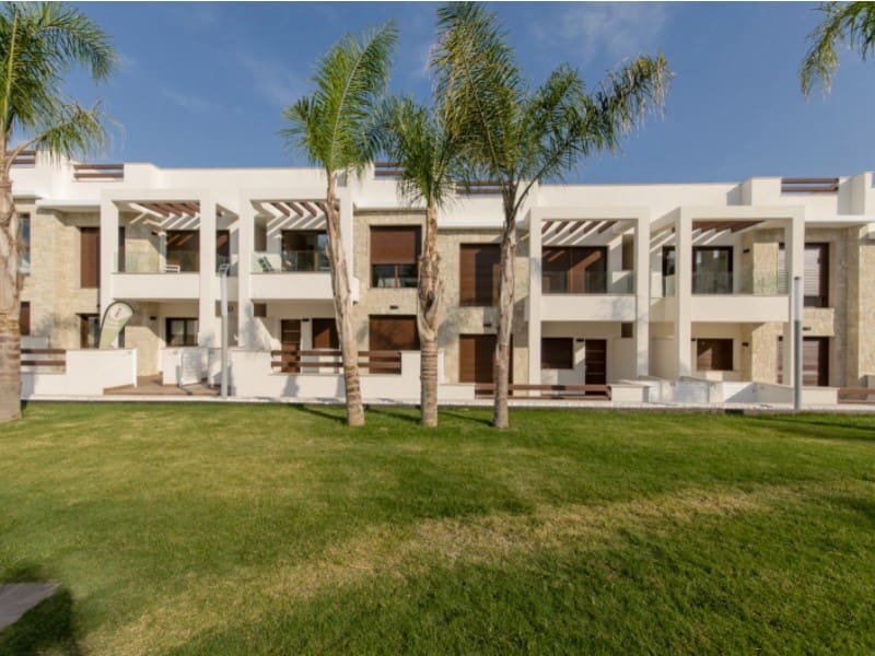 3 Zimmer Bungalow zu verkaufen in Torrevieja mit Pool - 330.000 € (Ref: 9998528)