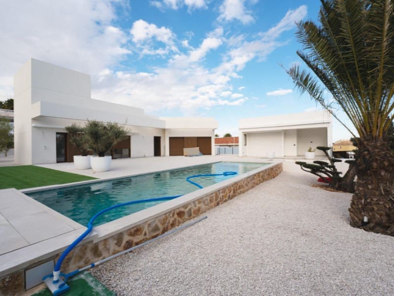 Chalet de 4 habitaciones en Benejúzar en venta con piscina - 995.000 € (Ref: 9998532)