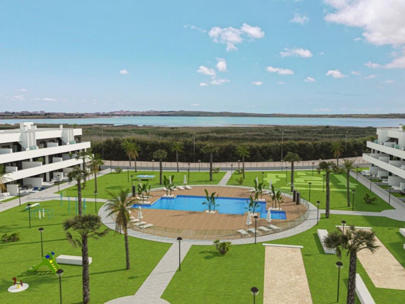 3 quarto Apartamento para venda em Guardamar del Segura com piscina - 252 000 € (Ref: 9998549)