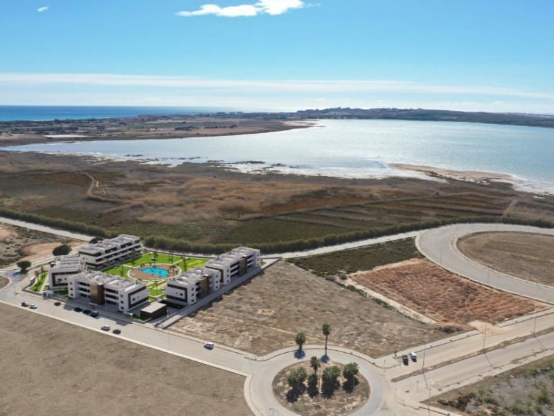 3 quarto Apartamento para venda em Guardamar del Segura com piscina - 252 000 € (Ref: 9998549)