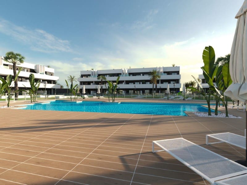 3 quarto Apartamento para venda em Guardamar del Segura com piscina - 252 000 € (Ref: 9998549)