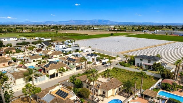 3 Zimmer Villa zu verkaufen in Daya Vieja mit Pool - 365.000 € (Ref: 10024307)
