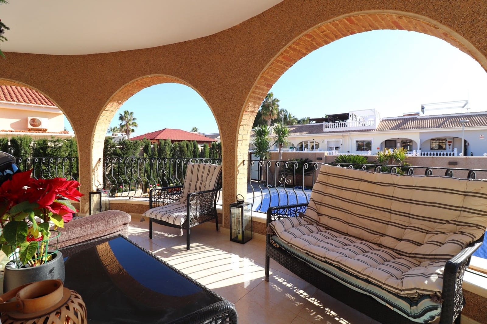 Chalet de 3 habitaciones en Benijófar en venta con piscina - 350.000 € (Ref: 10024312)