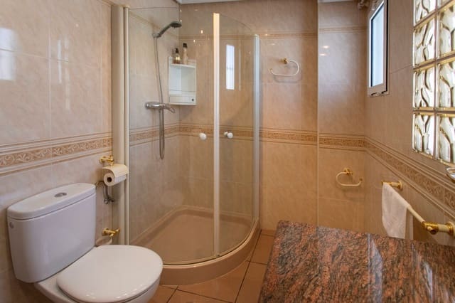Chalet de 4 habitaciones en Parque Acuático - Sector 25, Torrevieja en venta con piscina - 549.000 € (Ref: 10025847)