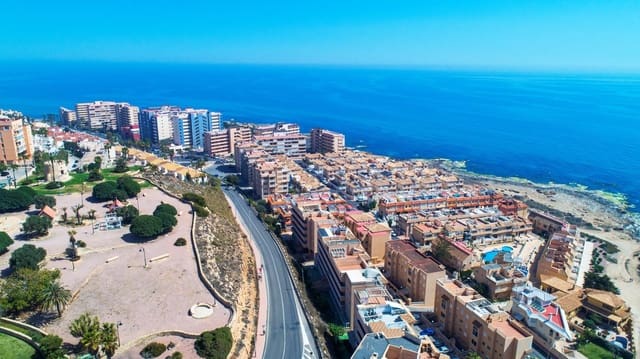 Chalet de 4 habitaciones en Parque Acuático - Sector 25, Torrevieja en venta con piscina - 549.000 € (Ref: 10025847)