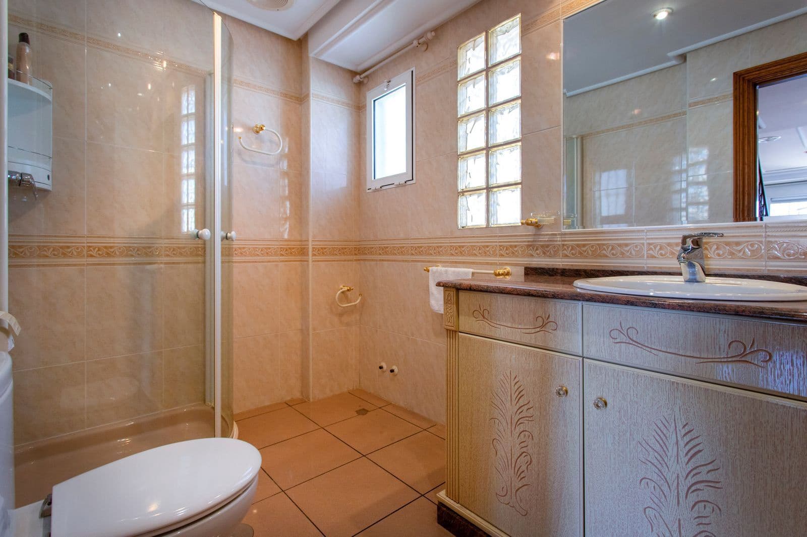 Chalet de 4 habitaciones en Torrevieja en venta con piscina - 549.000 € (Ref: 10025847)