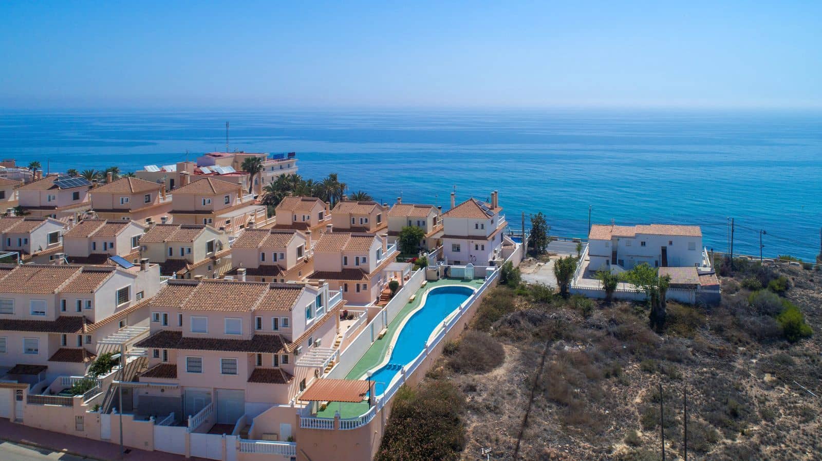 Chalet de 4 habitaciones en Torrevieja en venta con piscina - 549.000 € (Ref: 10025847)