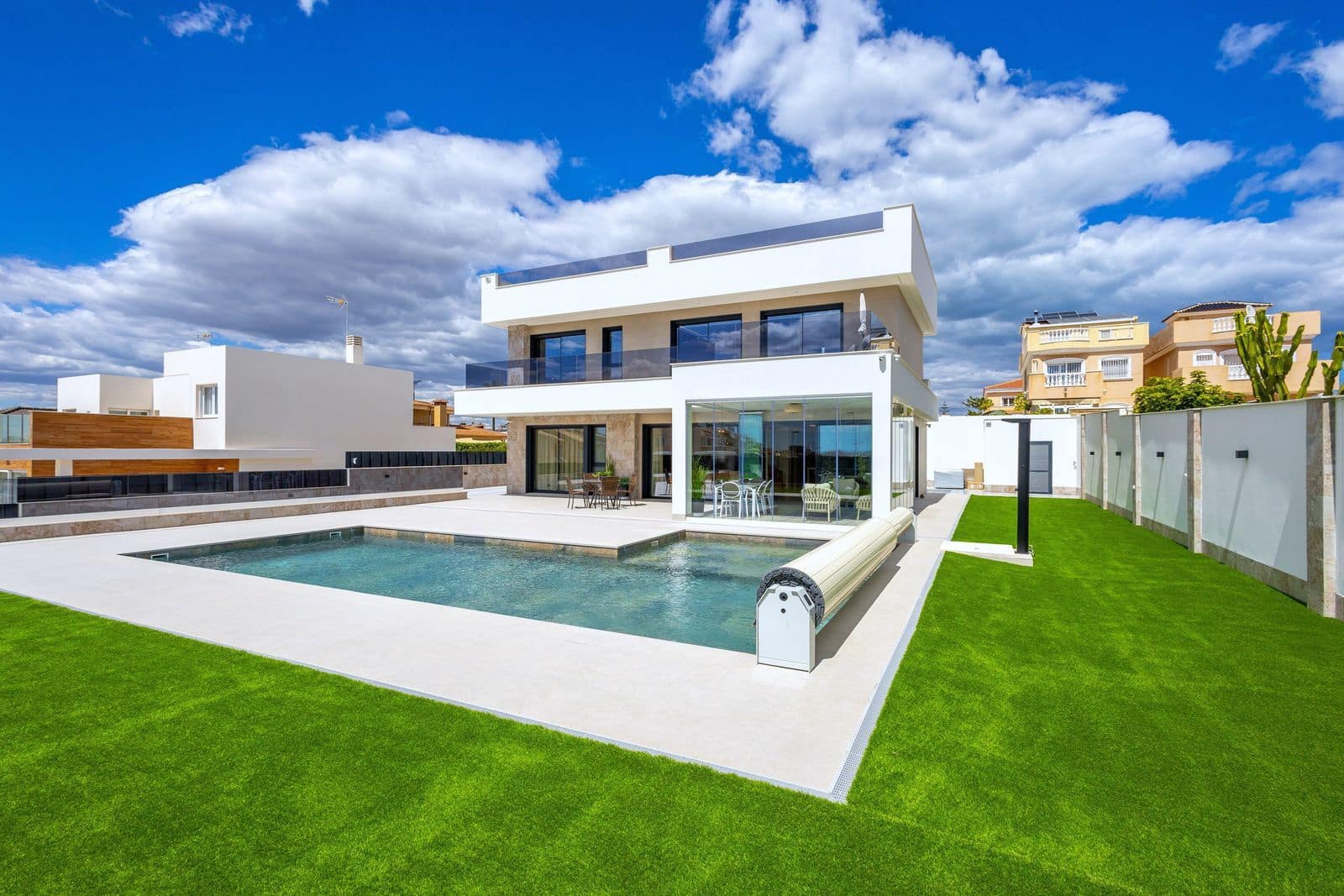 4 chambre Villa/Maison à vendre à Torrevieja avec piscine - 1 675 000 € (Ref: 10025848)