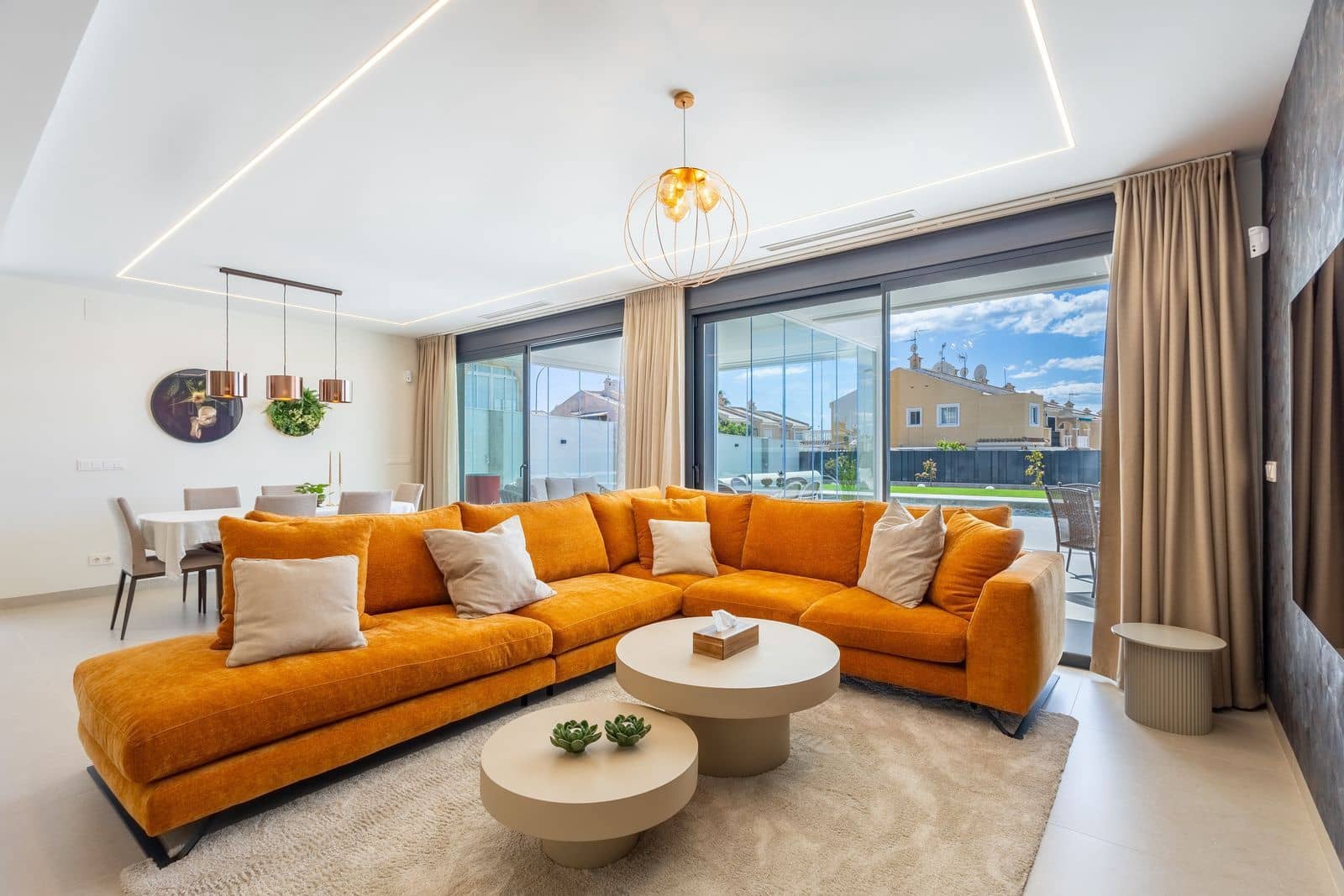 4 chambre Villa/Maison à vendre à Torrevieja avec piscine - 1 675 000 € (Ref: 10025848)