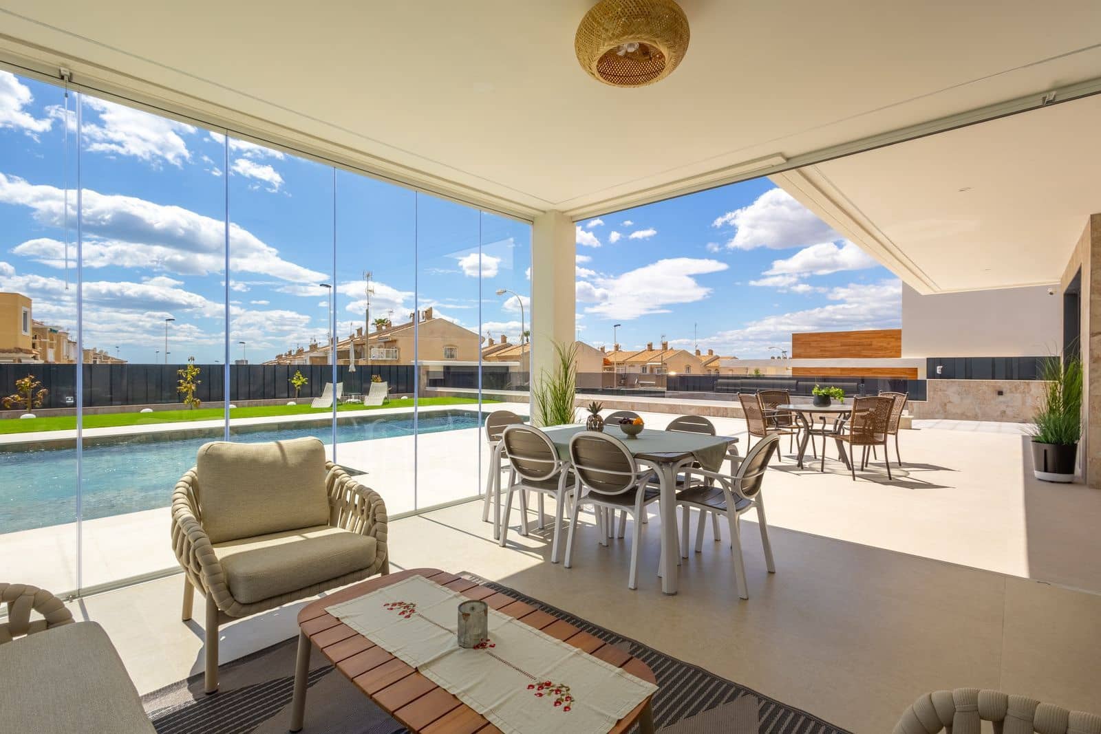 4 chambre Villa/Maison à vendre à Torrevieja avec piscine - 1 675 000 € (Ref: 10025848)