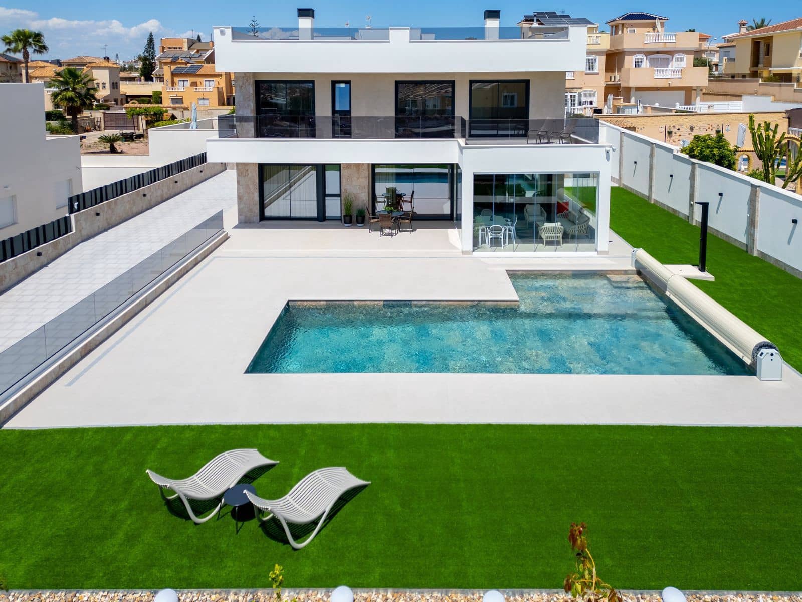 4 chambre Villa/Maison à vendre à Torrevieja avec piscine - 1 675 000 € (Ref: 10025848)
