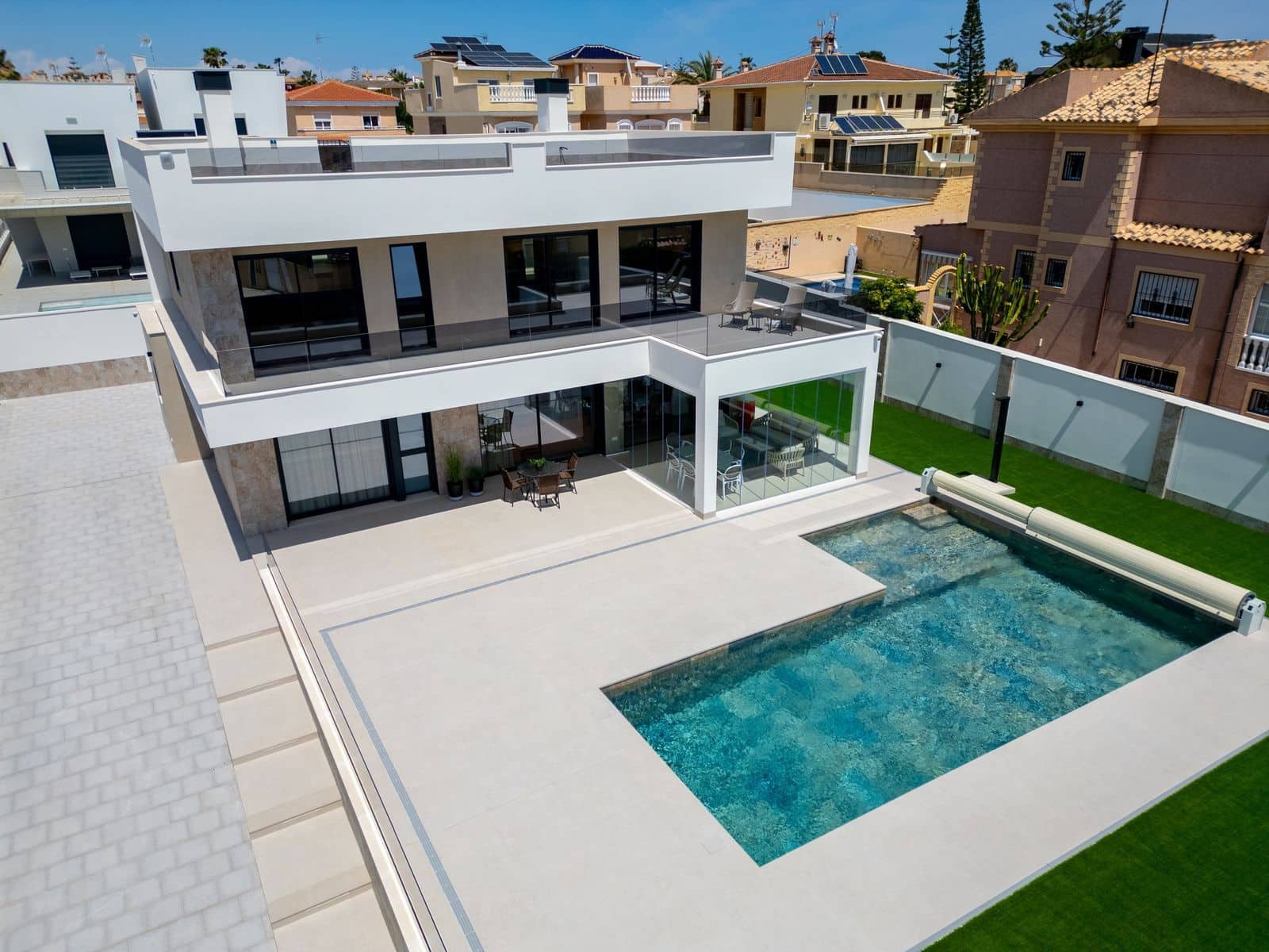 4 chambre Villa/Maison à vendre à Torrevieja avec piscine - 1 675 000 € (Ref: 10025848)