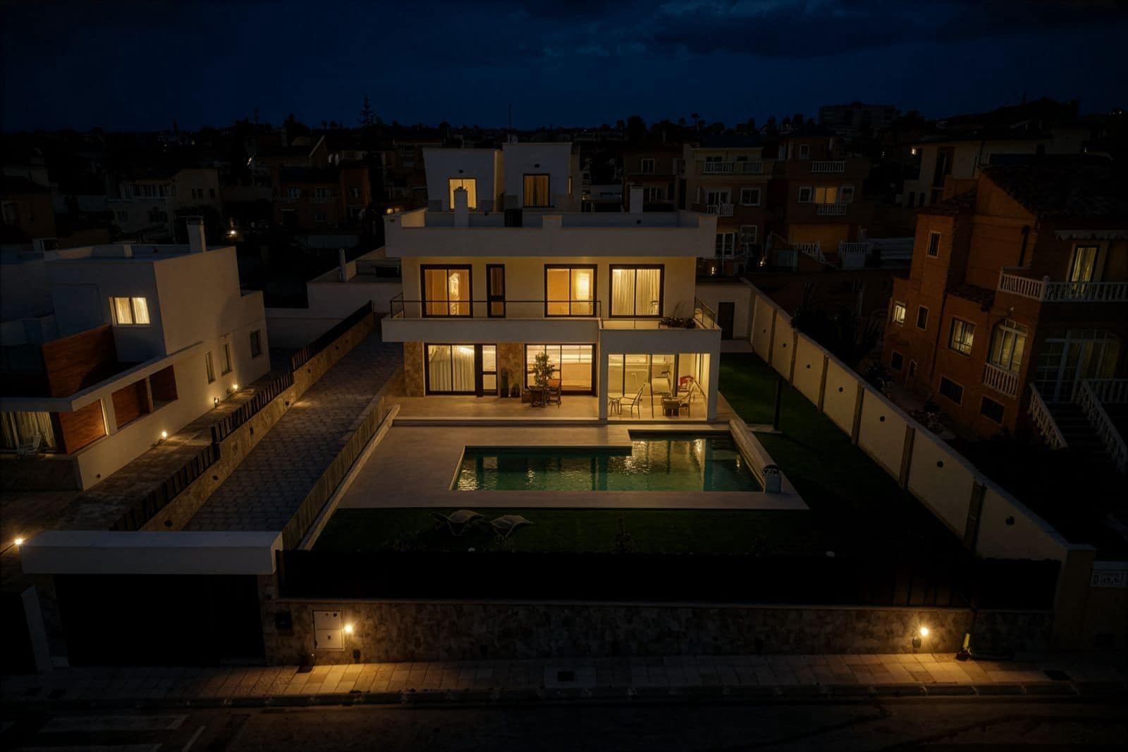 4 chambre Villa/Maison à vendre à Torrevieja avec piscine - 1 675 000 € (Ref: 10025848)