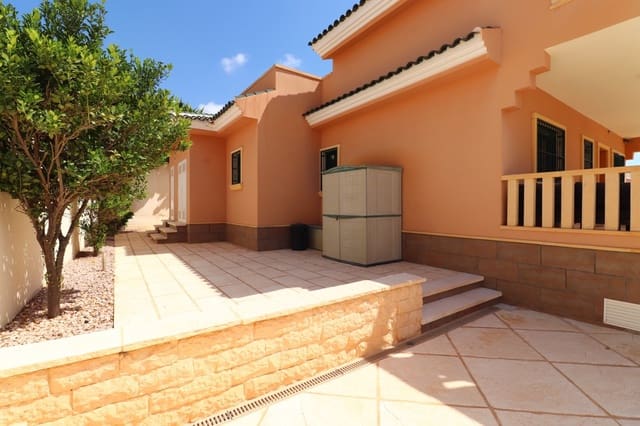 4 bedroom Villa for sale in Doña Pepa, Rojales with pool - € 470,000 (Ref: 10025849)