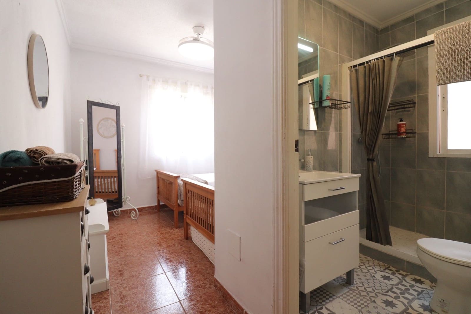 Adosado de 4 habitaciones en Benijófar en venta con piscina - 369.950 € (Ref: 10025850)