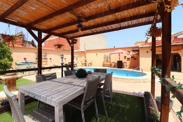 Adosado de 4 habitaciones en Benijófar en venta con piscina - 369.950 € (Ref: 10025850)