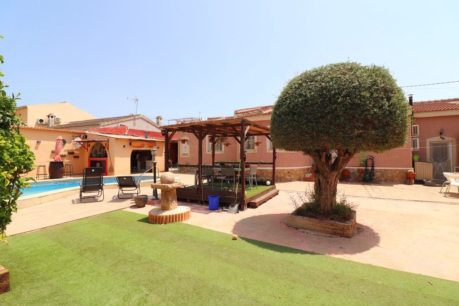 Adosado de 4 habitaciones en Benijófar en venta con piscina - 369.950 € (Ref: 10025850)