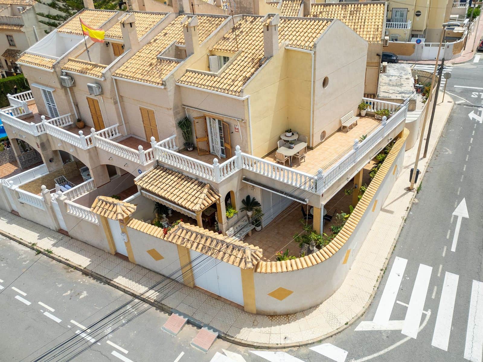 4 soveværelse Byhus til salg i Torrevieja med swimmingpool - € 320.000 (Ref: 10025853)